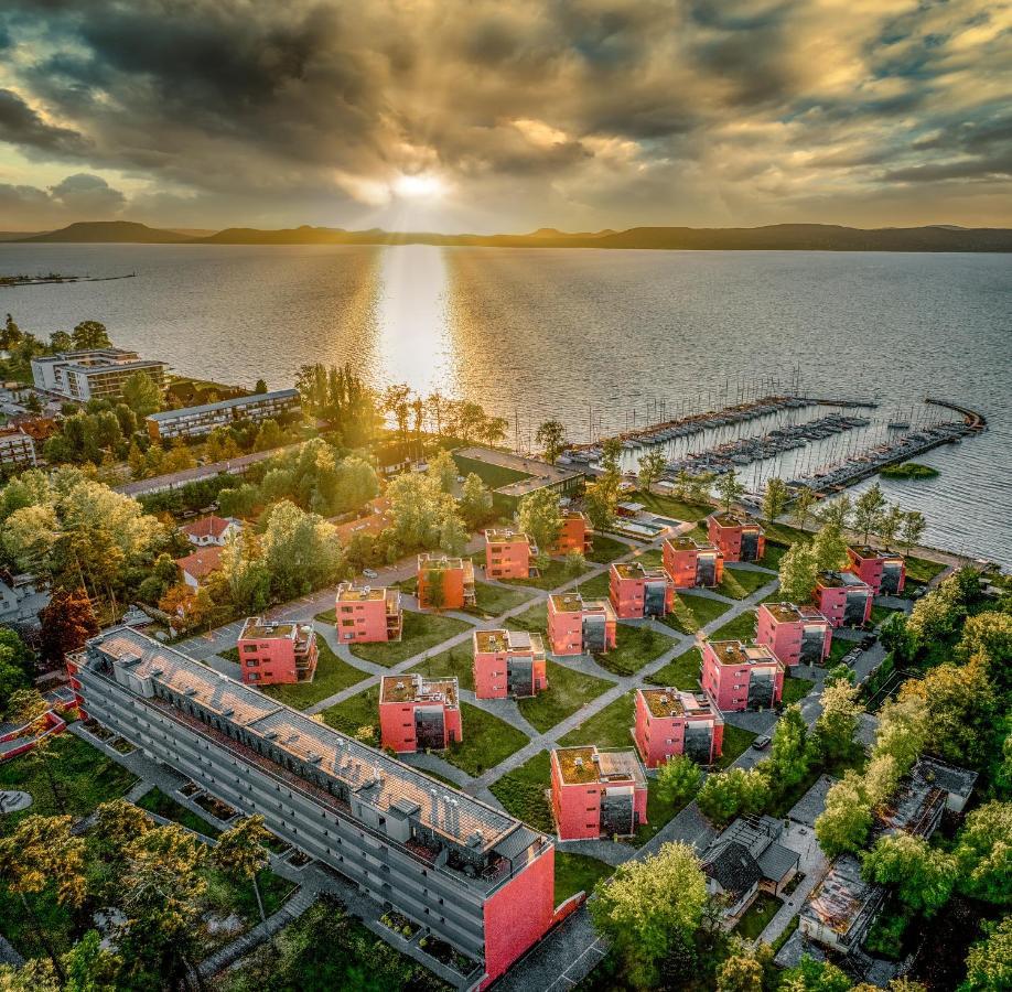 Bl Bavaria Yachtclub & Apartments Balatonlelle Eksteriør bilde