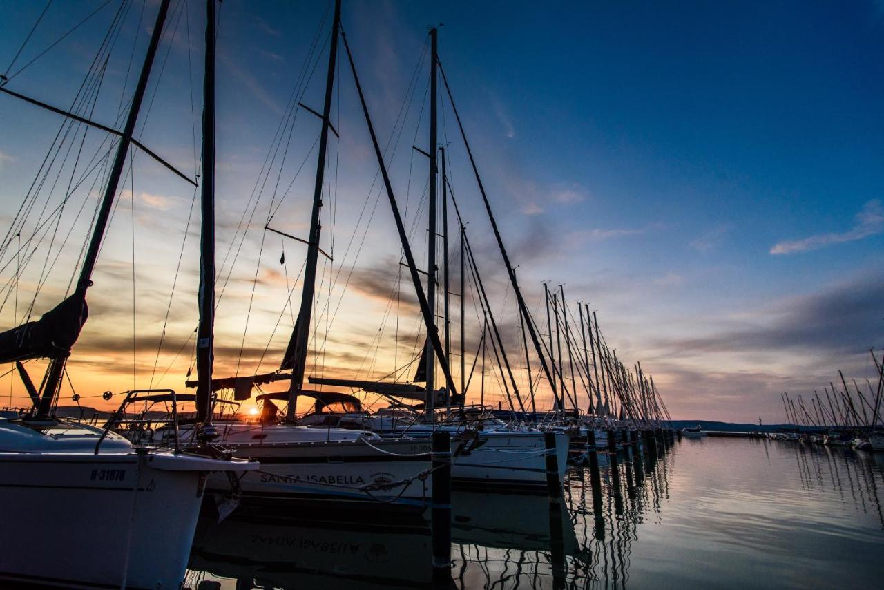 Bl Bavaria Yachtclub & Apartments Balatonlelle Eksteriør bilde